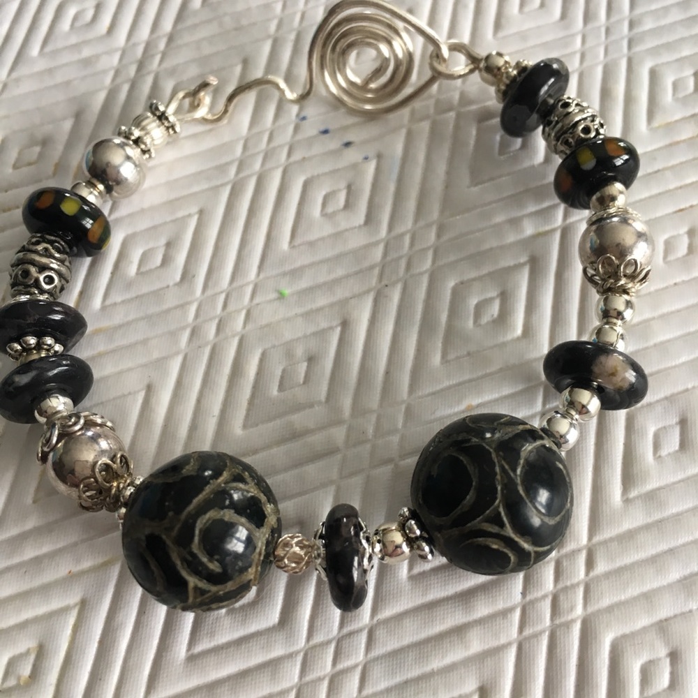 Handcrafted bangle with silver wire - Picture 1 of 2